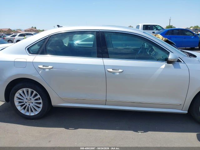 1VWBT7A36HC082485 Volkswagen Passat 1.8t Se