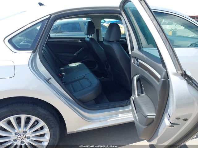 1VWBT7A36HC082485 Volkswagen Passat 1.8t Se