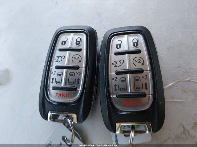 45932309 :رقم المزاد ، 2C4RC1EG0JR332781 vin ، 2018 Chrysler Pacifica Touring L Plus مزاد بيع