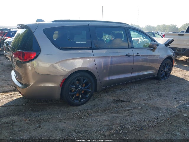 45932309 :رقم المزاد ، 2C4RC1EG0JR332781 vin ، 2018 Chrysler Pacifica Touring L Plus مزاد بيع