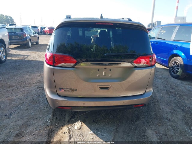 45932309 :رقم المزاد ، 2C4RC1EG0JR332781 vin ، 2018 Chrysler Pacifica Touring L Plus مزاد بيع