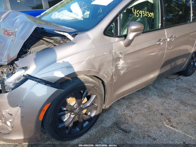 45932309 :رقم المزاد ، 2C4RC1EG0JR332781 vin ، 2018 Chrysler Pacifica Touring L Plus مزاد بيع