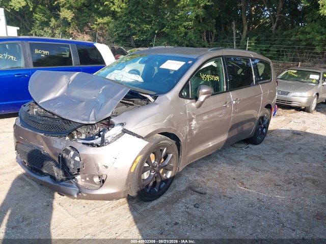 45932309 :رقم المزاد ، 2C4RC1EG0JR332781 vin ، 2018 Chrysler Pacifica Touring L Plus مزاد بيع