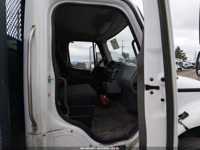 Продажа на аукционе авто 2016 Freightliner M2 106 Medium Duty, vin: 1FVACWDU5GHHD7253, номер лота: 45932437