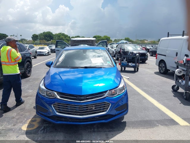 45932492 :رقم المزاد ، 1G1BE5SM7H7117190 vin ، 2017 Chevrolet Cruze Lt Auto مزاد بيع