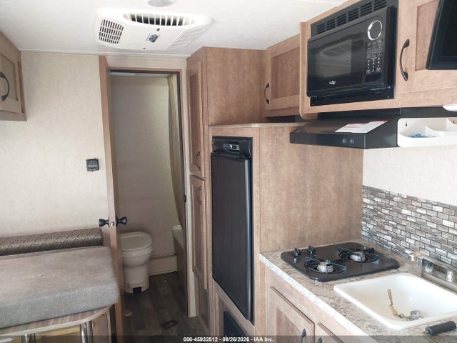 Starcraft Travel Trailer 2017 1SABS0AJ8H2LA5083 Image 8