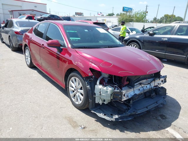 45932527 :رقم المزاد ، 4T1C11AK3LU310152 vin ، 2020 Toyota Camry Le مزاد بيع
