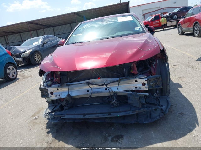 45932527 :رقم المزاد ، 4T1C11AK3LU310152 vin ، 2020 Toyota Camry Le مزاد بيع