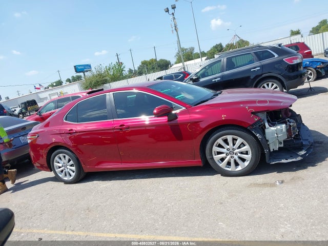45932527 :رقم المزاد ، 4T1C11AK3LU310152 vin ، 2020 Toyota Camry Le مزاد بيع
