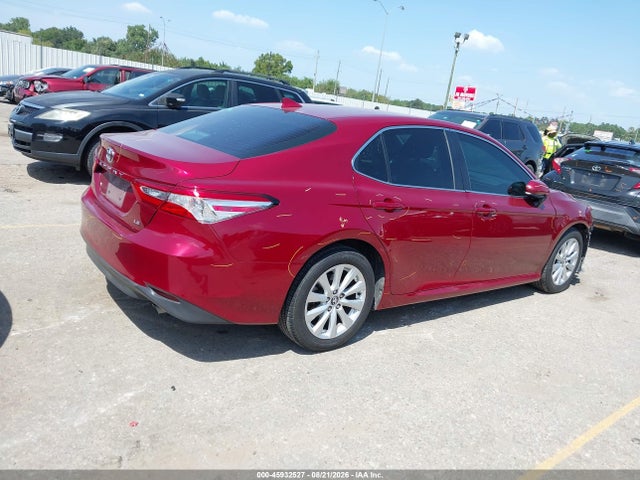 45932527 :رقم المزاد ، 4T1C11AK3LU310152 vin ، 2020 Toyota Camry Le مزاد بيع
