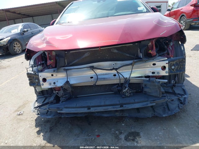 45932527 :رقم المزاد ، 4T1C11AK3LU310152 vin ، 2020 Toyota Camry Le مزاد بيع