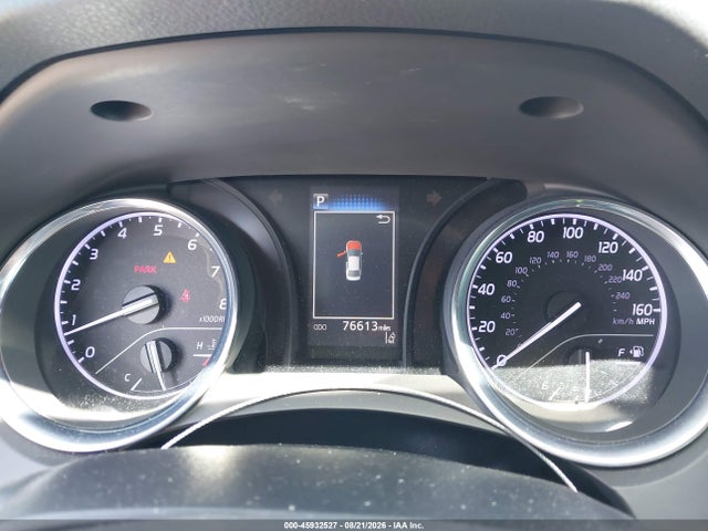 45932527 :رقم المزاد ، 4T1C11AK3LU310152 vin ، 2020 Toyota Camry Le مزاد بيع