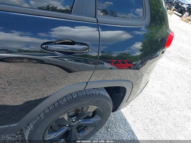 Продаж на аукціоні авто 2018 Jeep Cherokee Latitude 4x4, vin: 1C4PJMCX2JD522621, номер лоту: 45932581