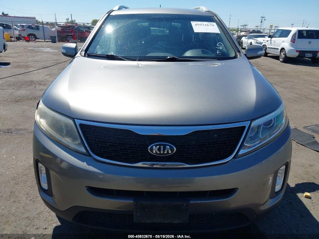 Продажа на аукционе авто 2015 Kia Sorento Lx, vin: 5XYKT4A69FG645730, номер лота: 45932670