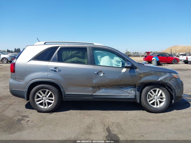 Продажа на аукционе авто 2015 Kia Sorento Lx, vin: 5XYKT4A69FG645730, номер лота: 45932670