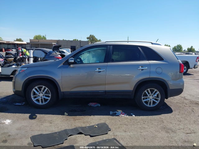 Продажа на аукционе авто 2015 Kia Sorento Lx, vin: 5XYKT4A69FG645730, номер лота: 45932670