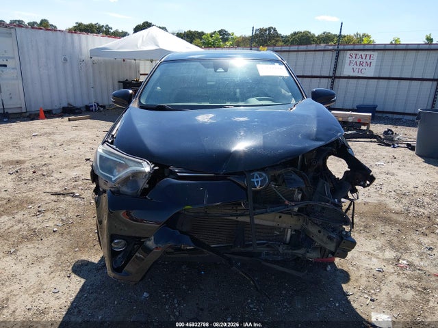 45932798 :رقم المزاد ، 2T3RFREV2JW705362 vin ، 2018 Toyota Rav4 Xle مزاد بيع