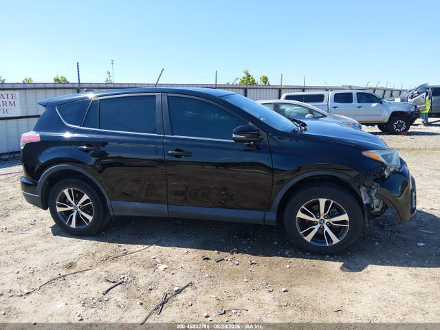 45932798 :رقم المزاد ، 2T3RFREV2JW705362 vin ، 2018 Toyota Rav4 Xle مزاد بيع