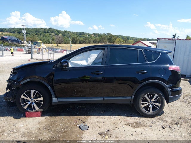 45932798 :رقم المزاد ، 2T3RFREV2JW705362 vin ، 2018 Toyota Rav4 Xle مزاد بيع