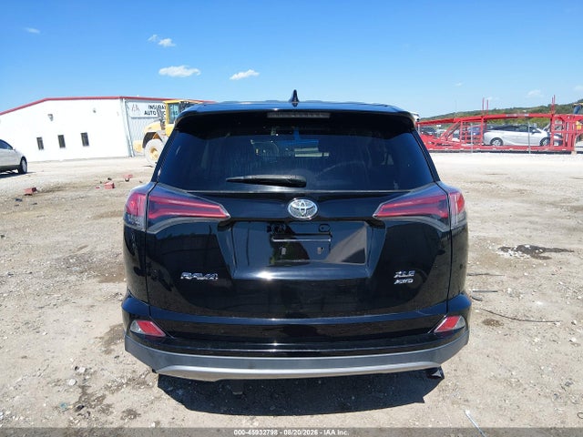 45932798 :رقم المزاد ، 2T3RFREV2JW705362 vin ، 2018 Toyota Rav4 Xle مزاد بيع