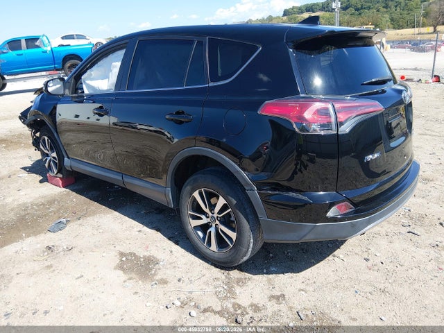 45932798 :رقم المزاد ، 2T3RFREV2JW705362 vin ، 2018 Toyota Rav4 Xle مزاد بيع