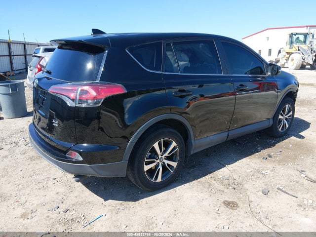 45932798 :رقم المزاد ، 2T3RFREV2JW705362 vin ، 2018 Toyota Rav4 Xle مزاد بيع