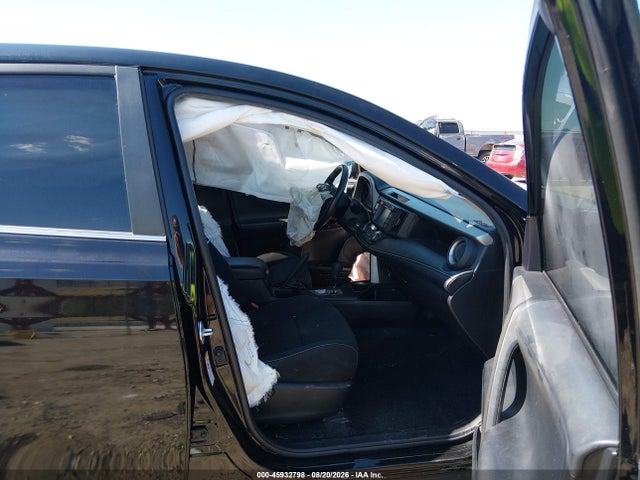 45932798 :رقم المزاد ، 2T3RFREV2JW705362 vin ، 2018 Toyota Rav4 Xle مزاد بيع