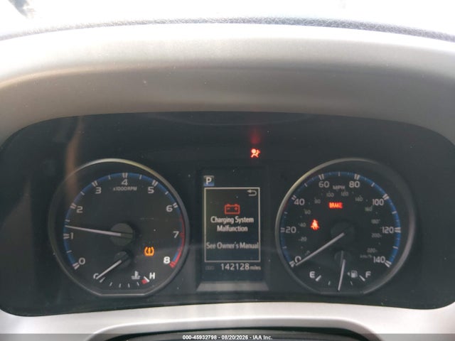 45932798 :رقم المزاد ، 2T3RFREV2JW705362 vin ، 2018 Toyota Rav4 Xle مزاد بيع