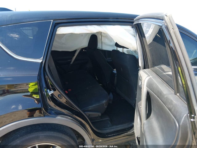 45932798 :رقم المزاد ، 2T3RFREV2JW705362 vin ، 2018 Toyota Rav4 Xle مزاد بيع