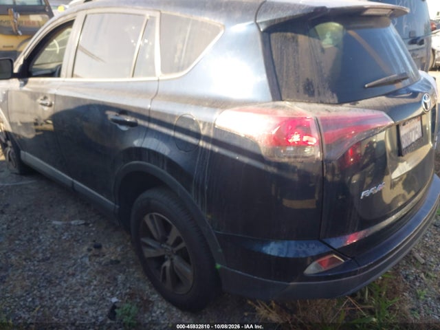 45932810 :رقم المزاد ، JTMRFREV7JJ722995 vin ، 2018 Toyota Rav4 Xle مزاد بيع