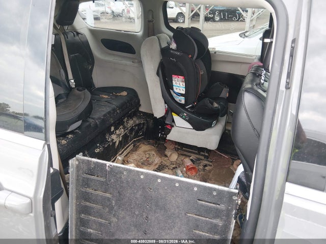 Продажа на аукционе авто 2022 Chrysler Pacifica Touring L, vin: 2C4RC1BG7NR177253, номер лота: 45932889