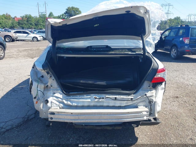 4T1B31HK3JU506018 Toyota Camry Hybrid Le