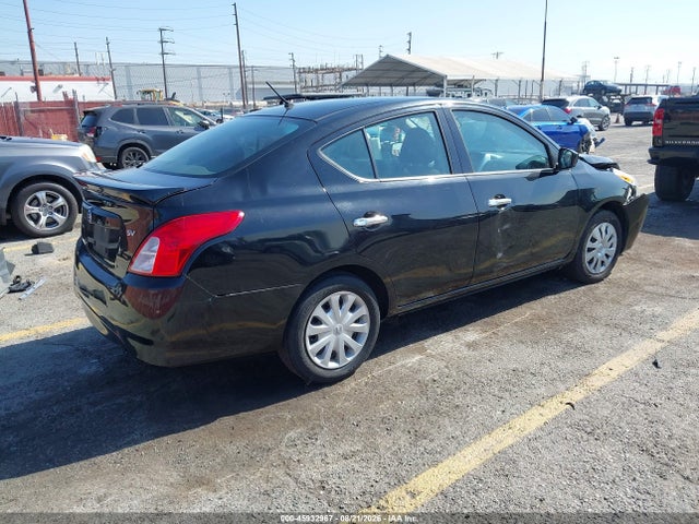 45932967 :رقم المزاد ، 3N1CN7AP2JL872139 vin ، 2018 Nissan Versa 1.6 Sv مزاد بيع