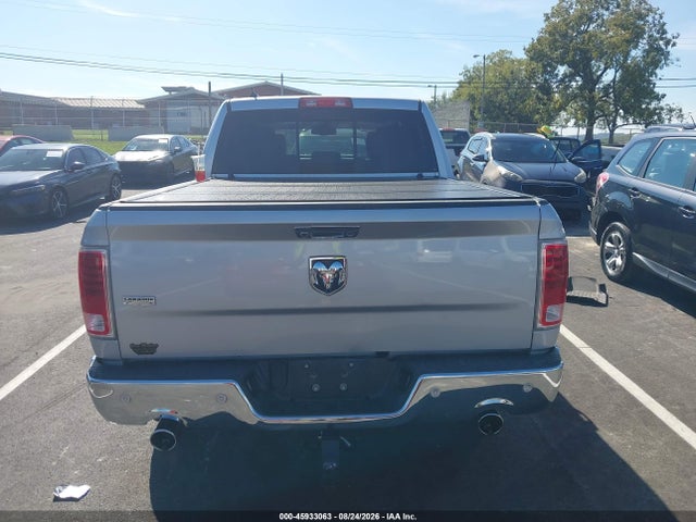 45933063 :رقم المزاد ، 1C6RR6NT3HS556765 vin ، 2017 Ram 1500 Laramie  4x2 5'7 Box مزاد بيع