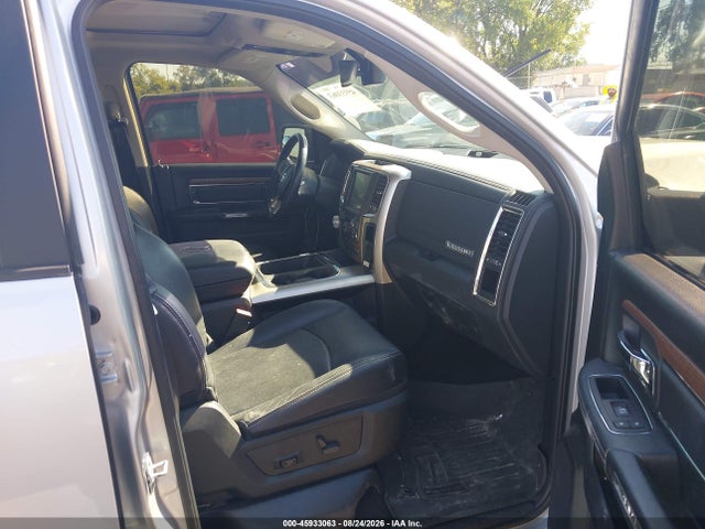 45933063 :رقم المزاد ، 1C6RR6NT3HS556765 vin ، 2017 Ram 1500 Laramie  4x2 5'7 Box مزاد بيع