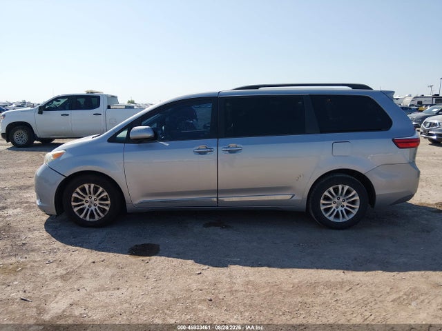 45933461 :رقم المزاد ، 5TDYZ3DC4HS889991 vin ، 2017 Toyota Sienna Xle 8 Passenger مزاد بيع