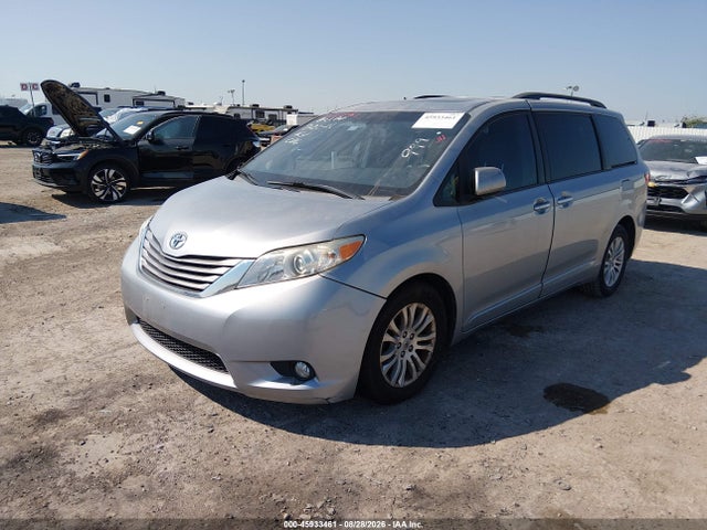 45933461 :رقم المزاد ، 5TDYZ3DC4HS889991 vin ، 2017 Toyota Sienna Xle 8 Passenger مزاد بيع