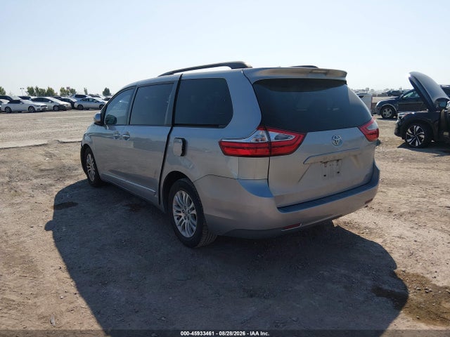 45933461 :رقم المزاد ، 5TDYZ3DC4HS889991 vin ، 2017 Toyota Sienna Xle 8 Passenger مزاد بيع