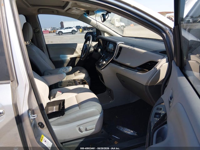45933461 :رقم المزاد ، 5TDYZ3DC4HS889991 vin ، 2017 Toyota Sienna Xle 8 Passenger مزاد بيع