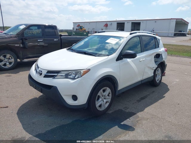 Toyota RAV4 LE 2015 JTMBFREV5FD111497 Image 2
