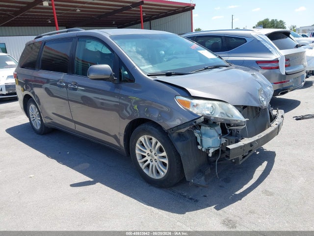 2015 Toyota Sienna Xle 8 Passenger მანქანა იყიდება აუქციონზე, vin: 5TDYK3DC6FS644837, აუქციონის ნომერი: 45933942