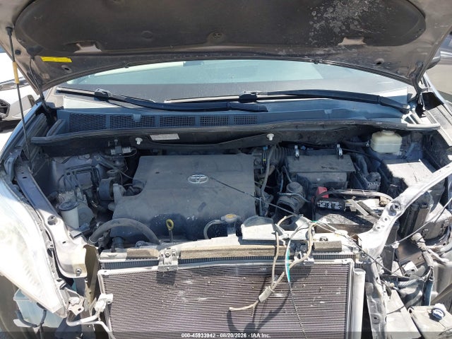 45933942 :رقم المزاد ، 5TDYK3DC6FS644837 vin ، 2015 Toyota Sienna Xle 8 Passenger مزاد بيع