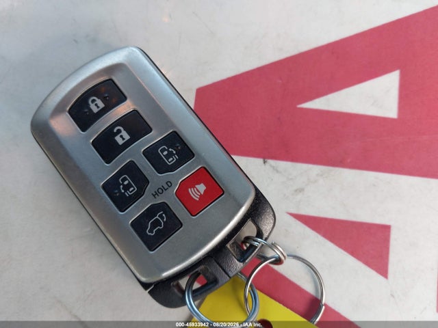 45933942 :رقم المزاد ، 5TDYK3DC6FS644837 vin ، 2015 Toyota Sienna Xle 8 Passenger مزاد بيع