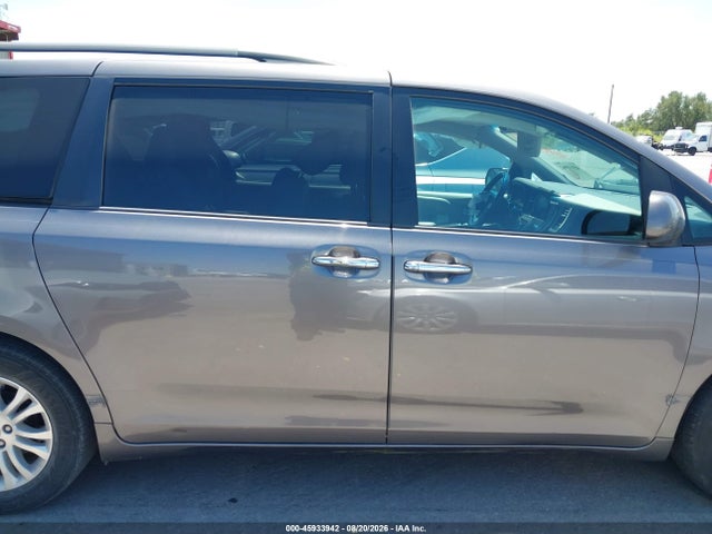 45933942 :رقم المزاد ، 5TDYK3DC6FS644837 vin ، 2015 Toyota Sienna Xle 8 Passenger مزاد بيع