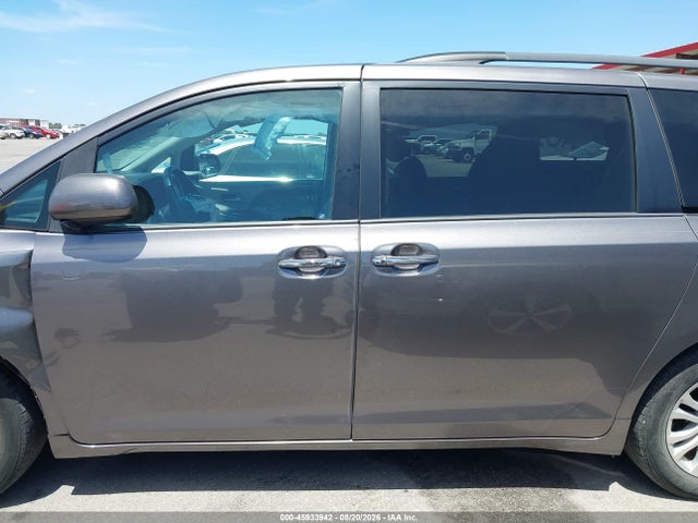 45933942 :رقم المزاد ، 5TDYK3DC6FS644837 vin ، 2015 Toyota Sienna Xle 8 Passenger مزاد بيع