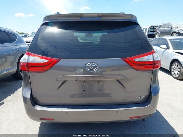 45933942 :رقم المزاد ، 5TDYK3DC6FS644837 vin ، 2015 Toyota Sienna Xle 8 Passenger مزاد بيع