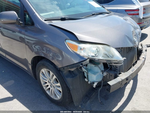 45933942 :رقم المزاد ، 5TDYK3DC6FS644837 vin ، 2015 Toyota Sienna Xle 8 Passenger مزاد بيع