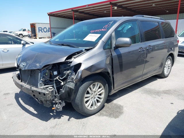 45933942 :رقم المزاد ، 5TDYK3DC6FS644837 vin ، 2015 Toyota Sienna Xle 8 Passenger مزاد بيع