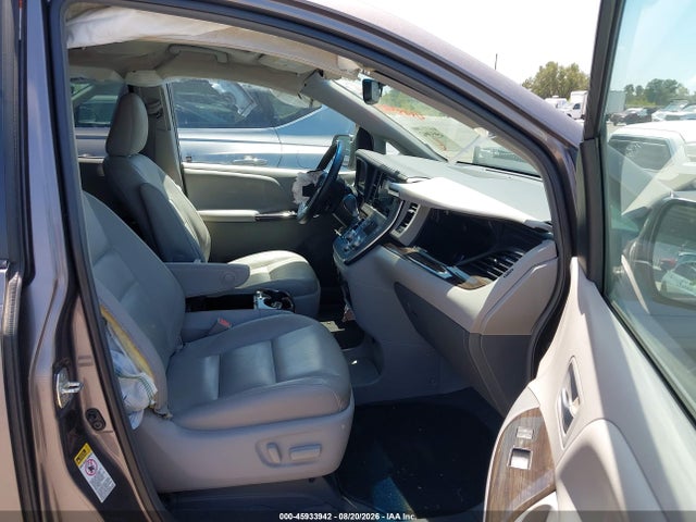 45933942 :رقم المزاد ، 5TDYK3DC6FS644837 vin ، 2015 Toyota Sienna Xle 8 Passenger مزاد بيع