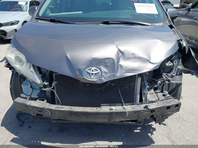 45933942 :رقم المزاد ، 5TDYK3DC6FS644837 vin ، 2015 Toyota Sienna Xle 8 Passenger مزاد بيع